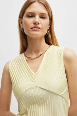 Sleeveless jersey top with V neckline and plissé pleats 