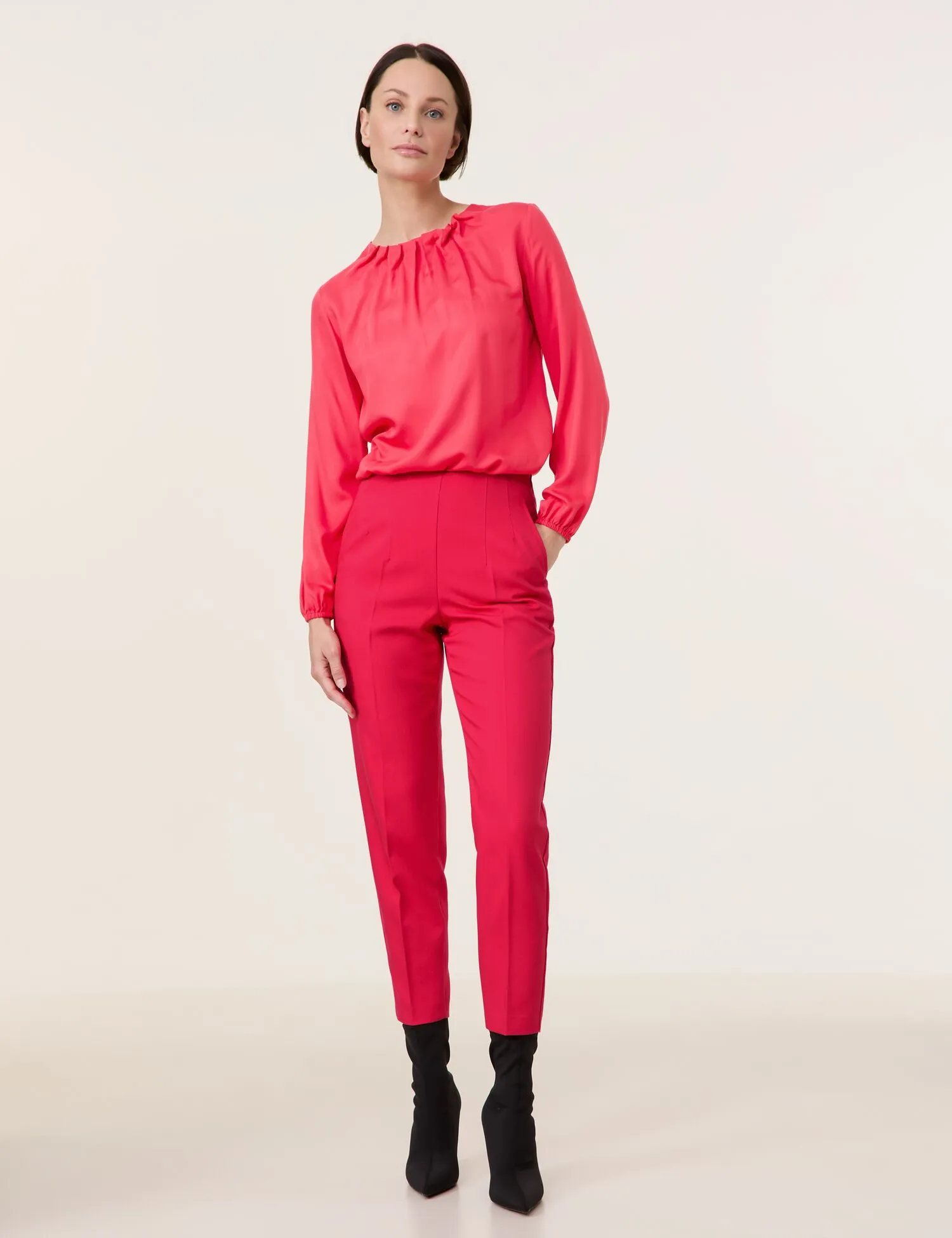 Smart 7/8-length stretch trousers in a tailored fit