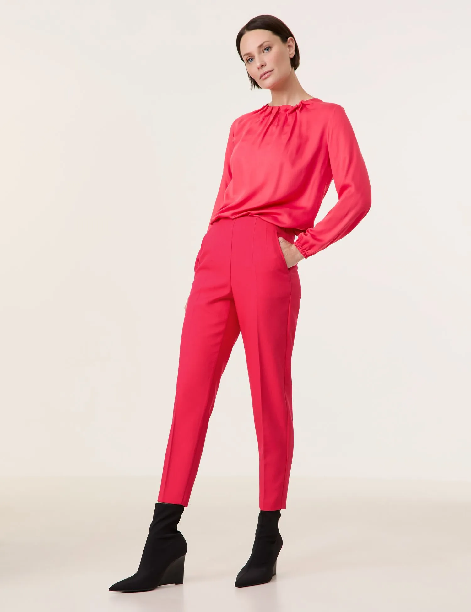 Smart 7/8-length stretch trousers in a tailored fit